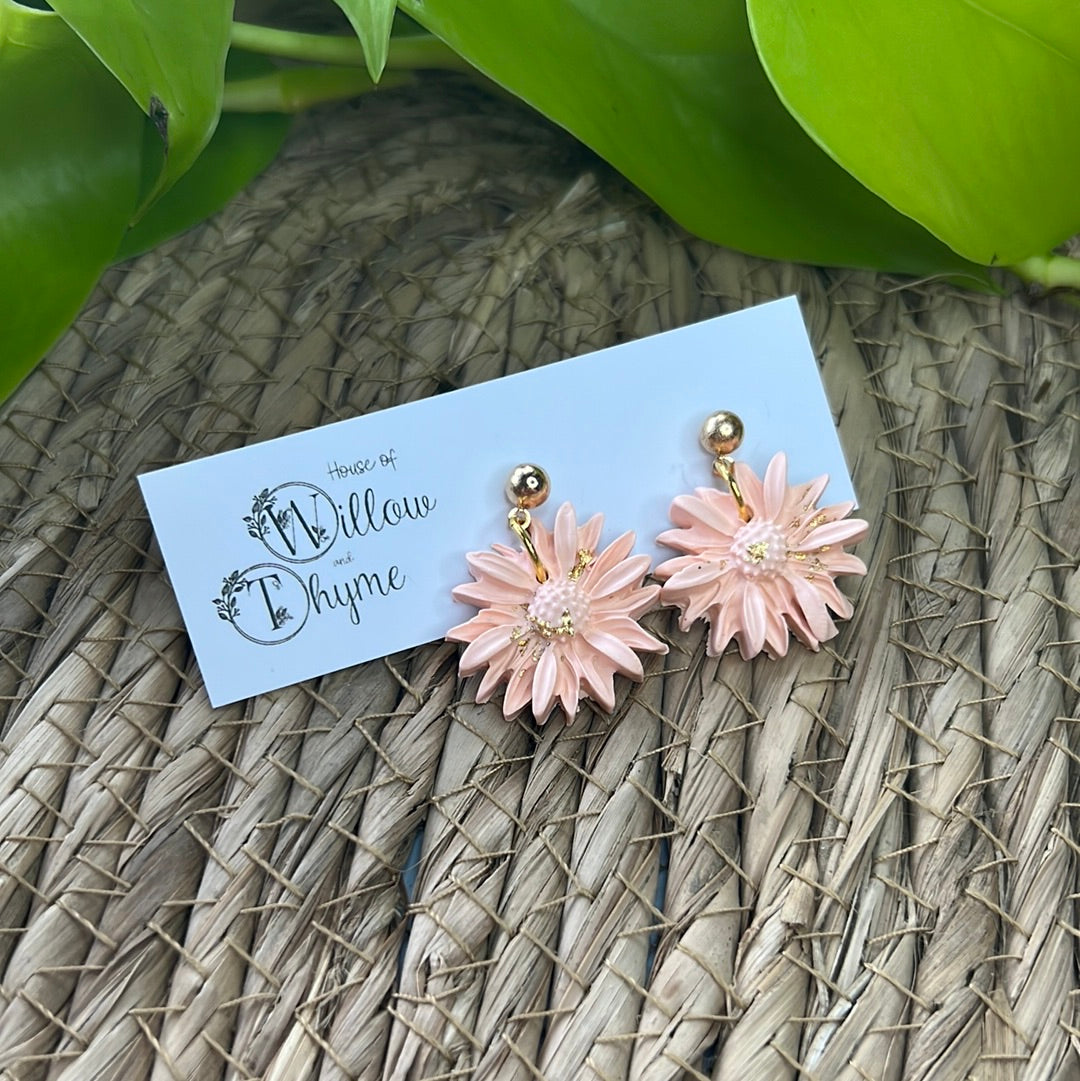 Floral Fantasy Daisy Dangles - Apricot