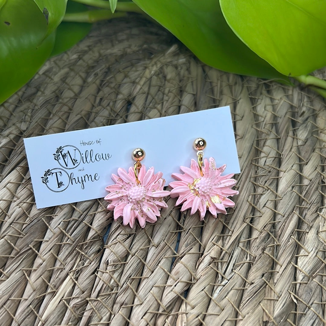 Floral Fantasy Daisy Dangles - Peach